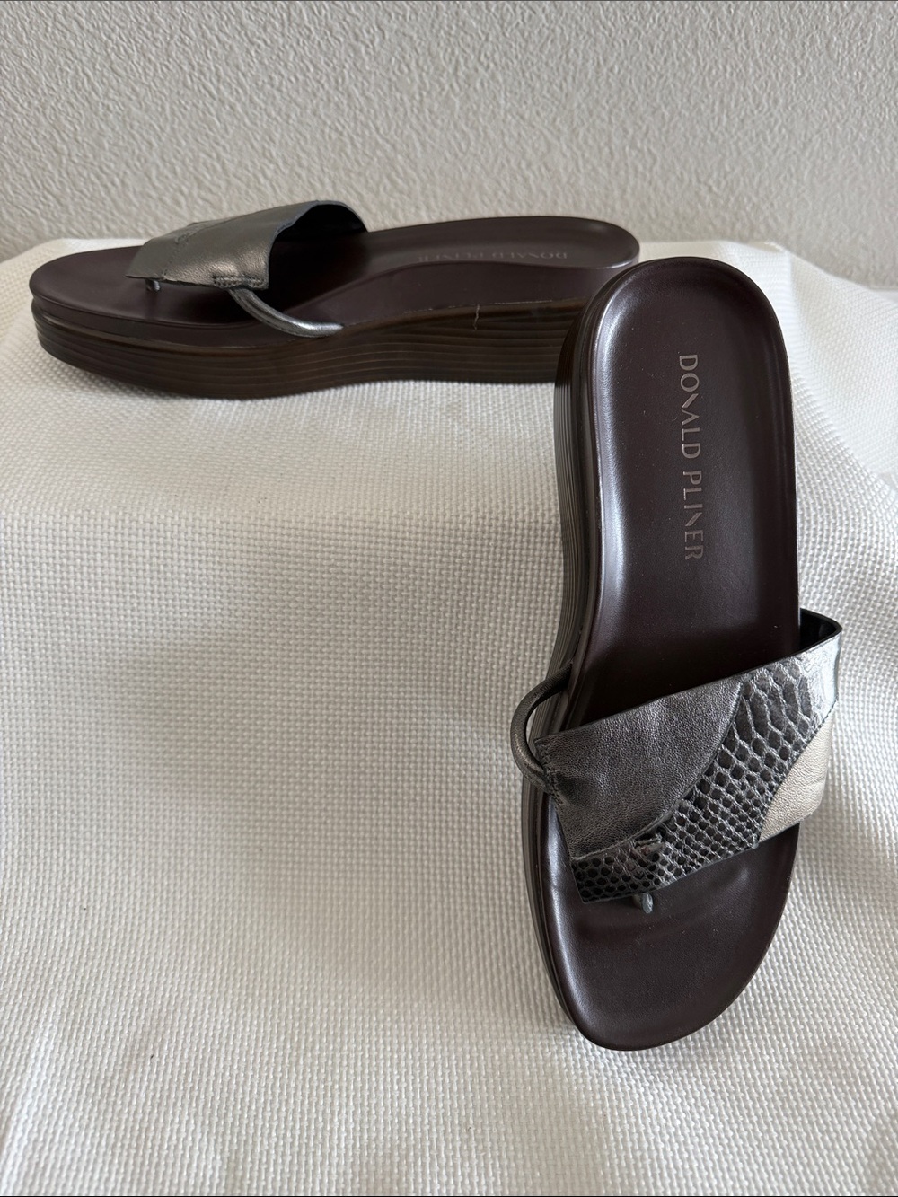 NWOT Donald J. Pliner Fifi Snake Embossed Leather Platform Sandals Size 9